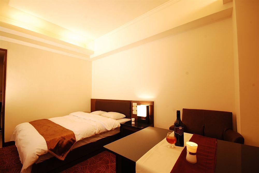 Twinstar Hotel Тайчжун Экстерьер фото