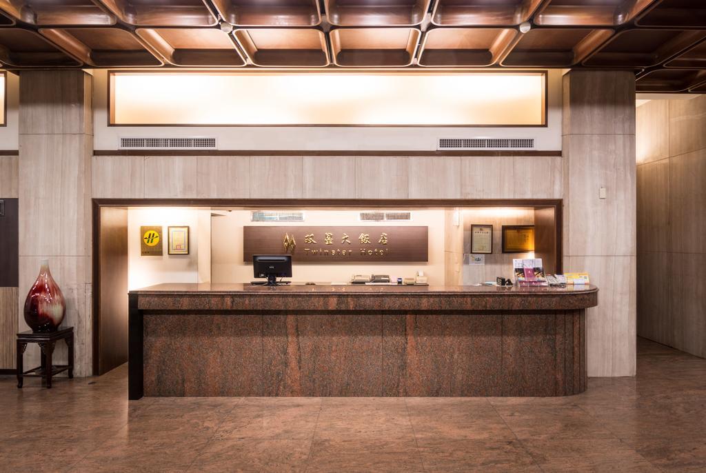 Twinstar Hotel Тайчжун Экстерьер фото