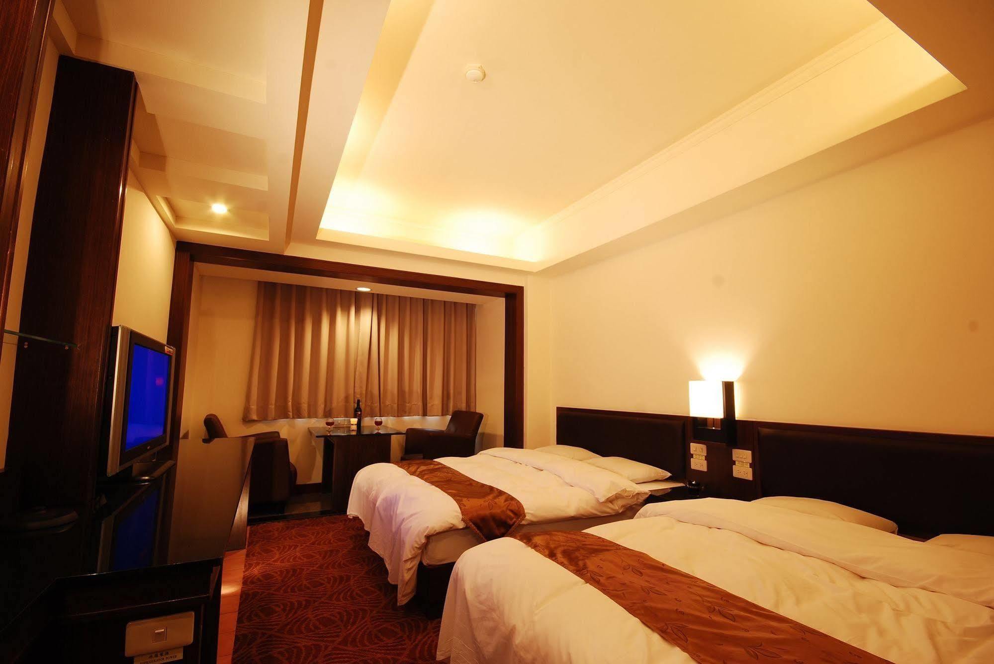 Twinstar Hotel Тайчжун Экстерьер фото