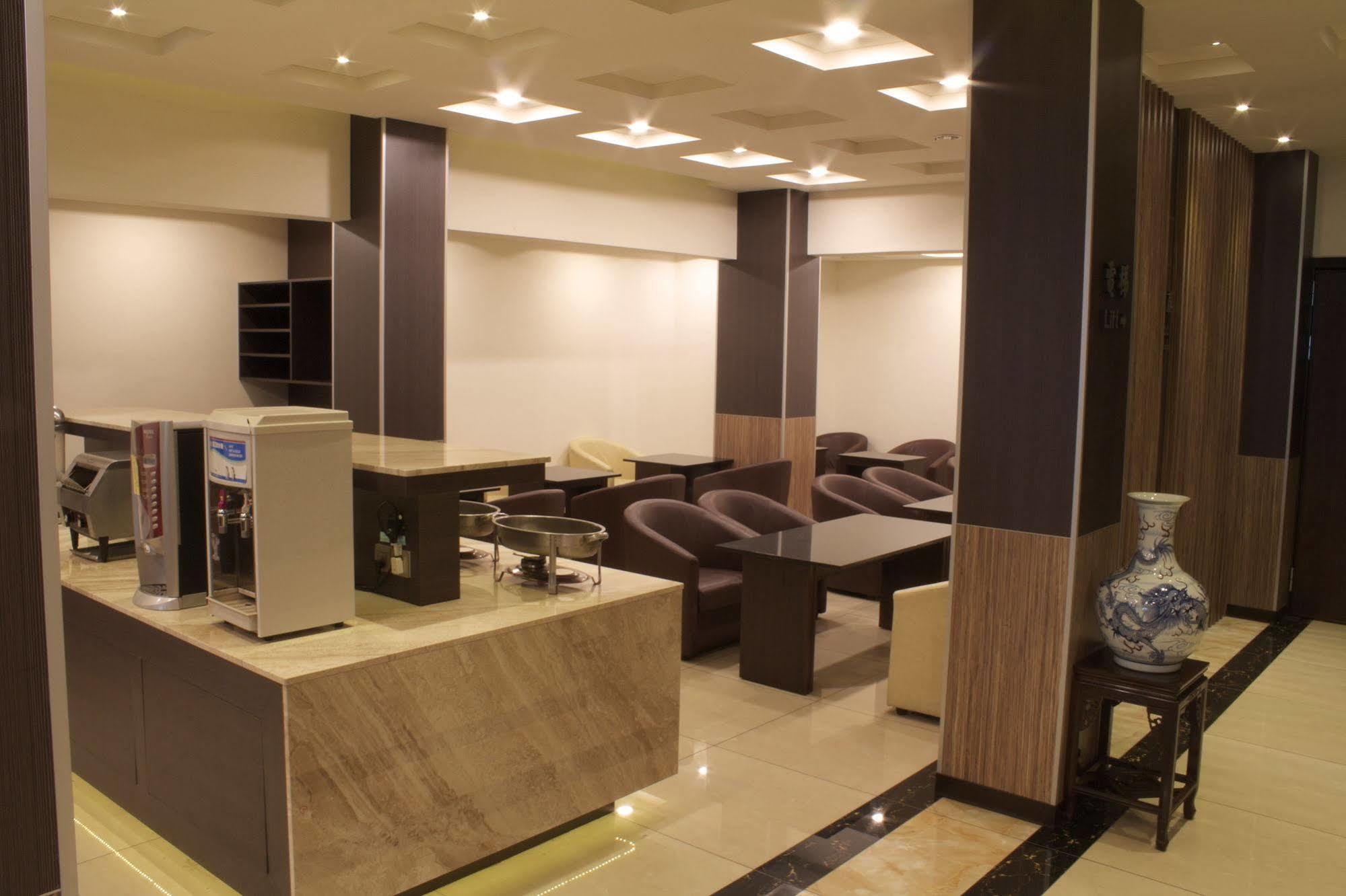 Twinstar Hotel Тайчжун Экстерьер фото