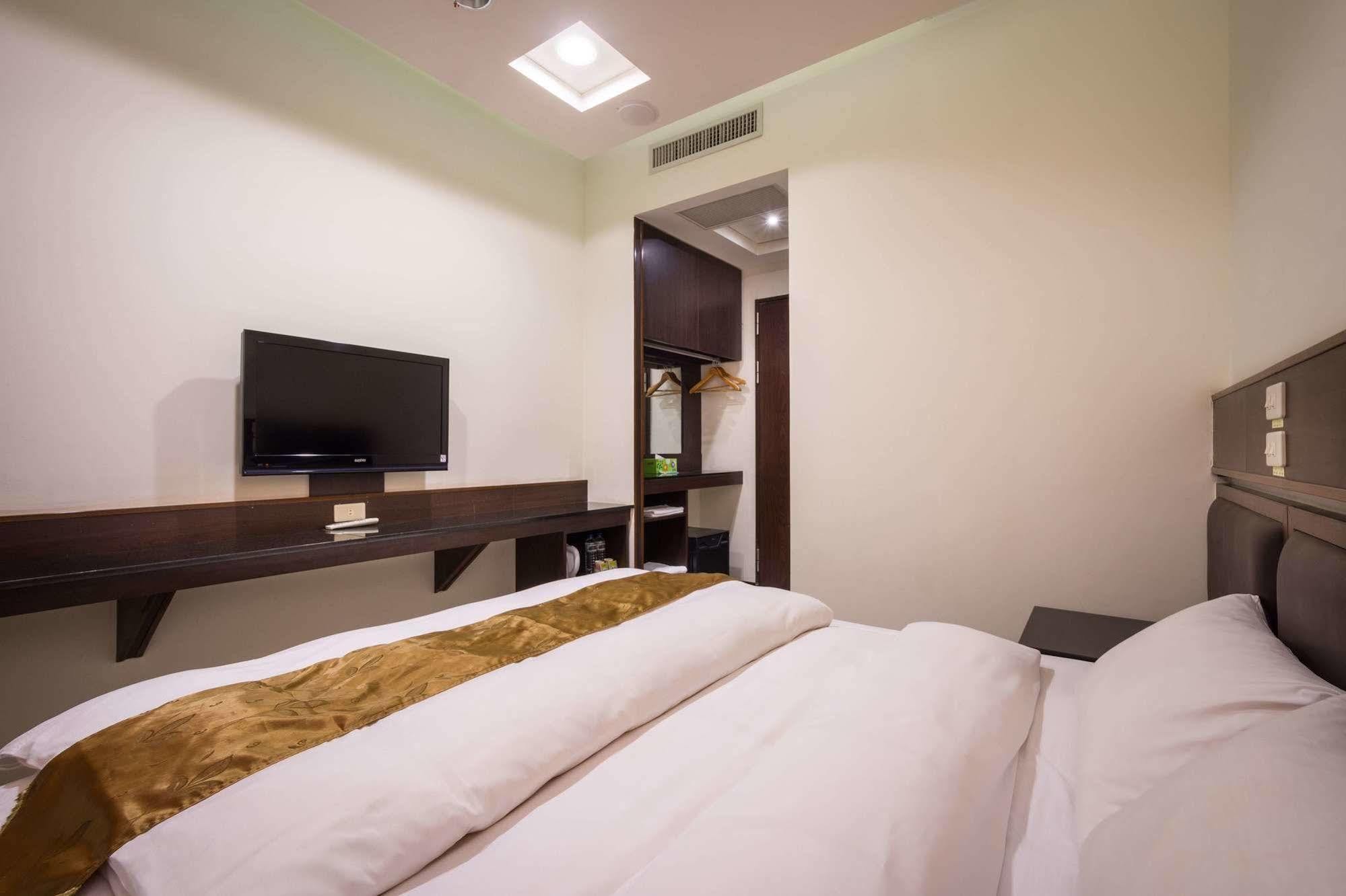 Twinstar Hotel Тайчжун Экстерьер фото